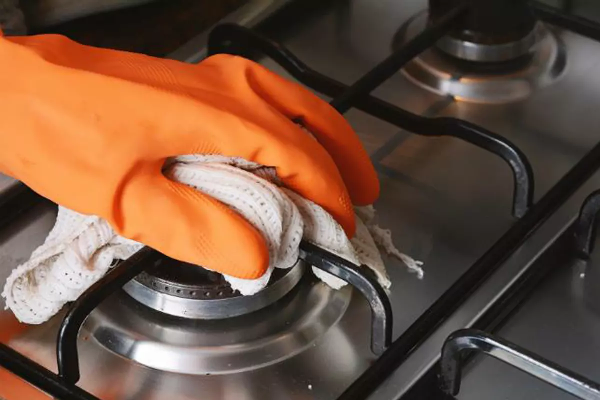 Leia mais sobre o artigo Limpar as grelhas do fogão de forma bem eficiente