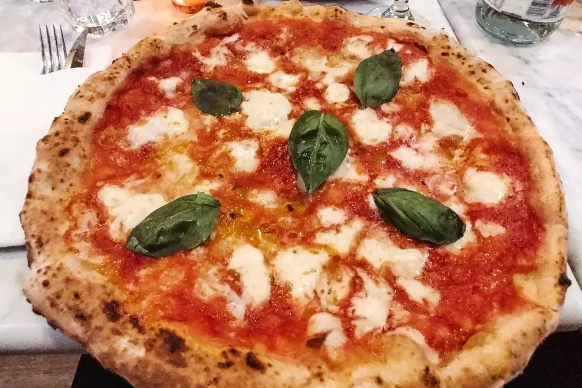 Leia mais sobre o artigo Pizza napolitana receita que aprendi com uma grande amiga